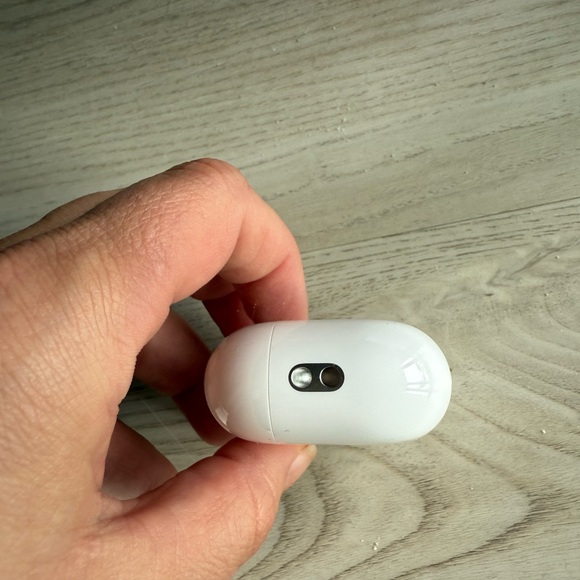 Apple AirPods Pro 2nd Generation new in box - Picture 6 of 9